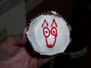 Easy dog cupcake with red icing